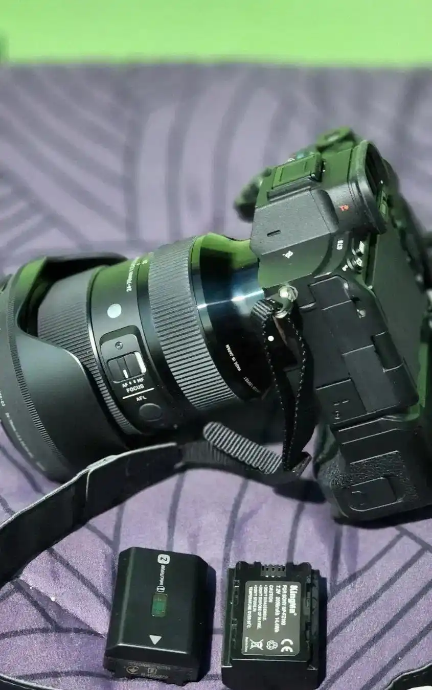 sony a7iv sigma 24.70 sony mountدوربین و لنز دست دو