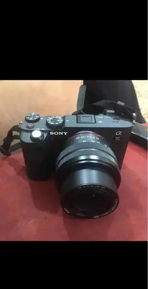 دوربین sony a7c به همراه لنز ۵۰ دست دوم