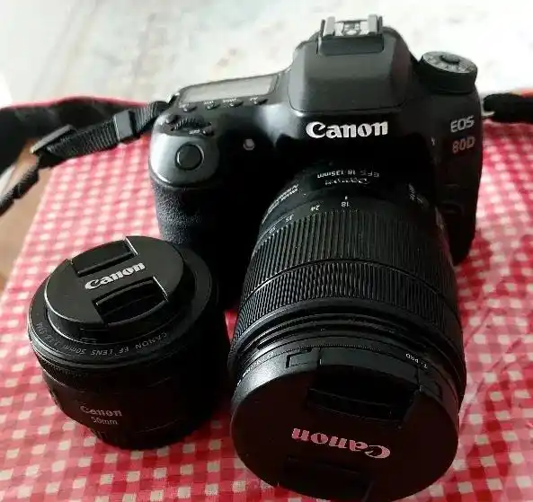 دوربین 80d + لنز 18.135 و لنز فیکس دست دو