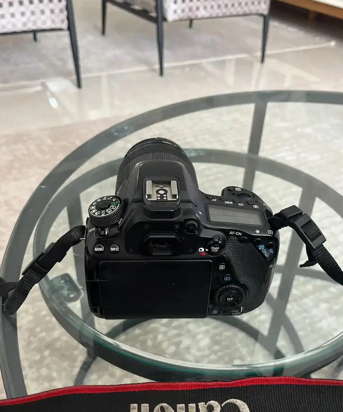 دوربین 80d کنون دست دو