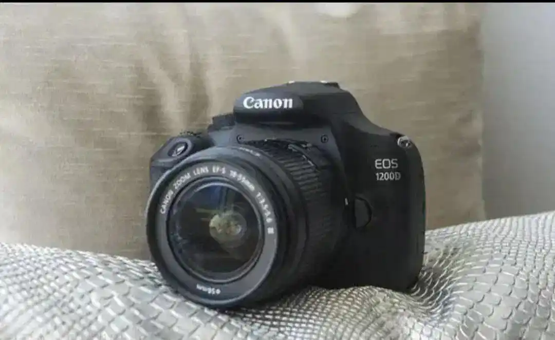 کنون ۱۲۰۰d دست دو