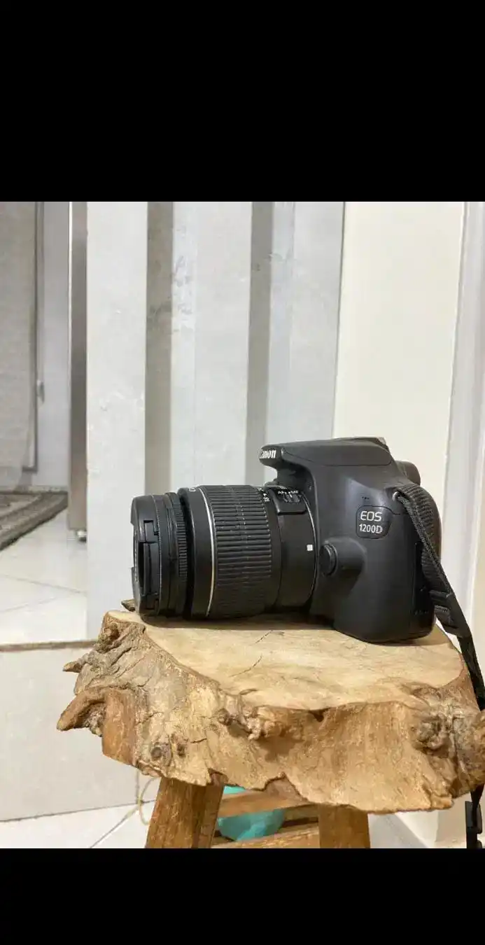 دوربین ۱۲۰۰D Canon دست دو