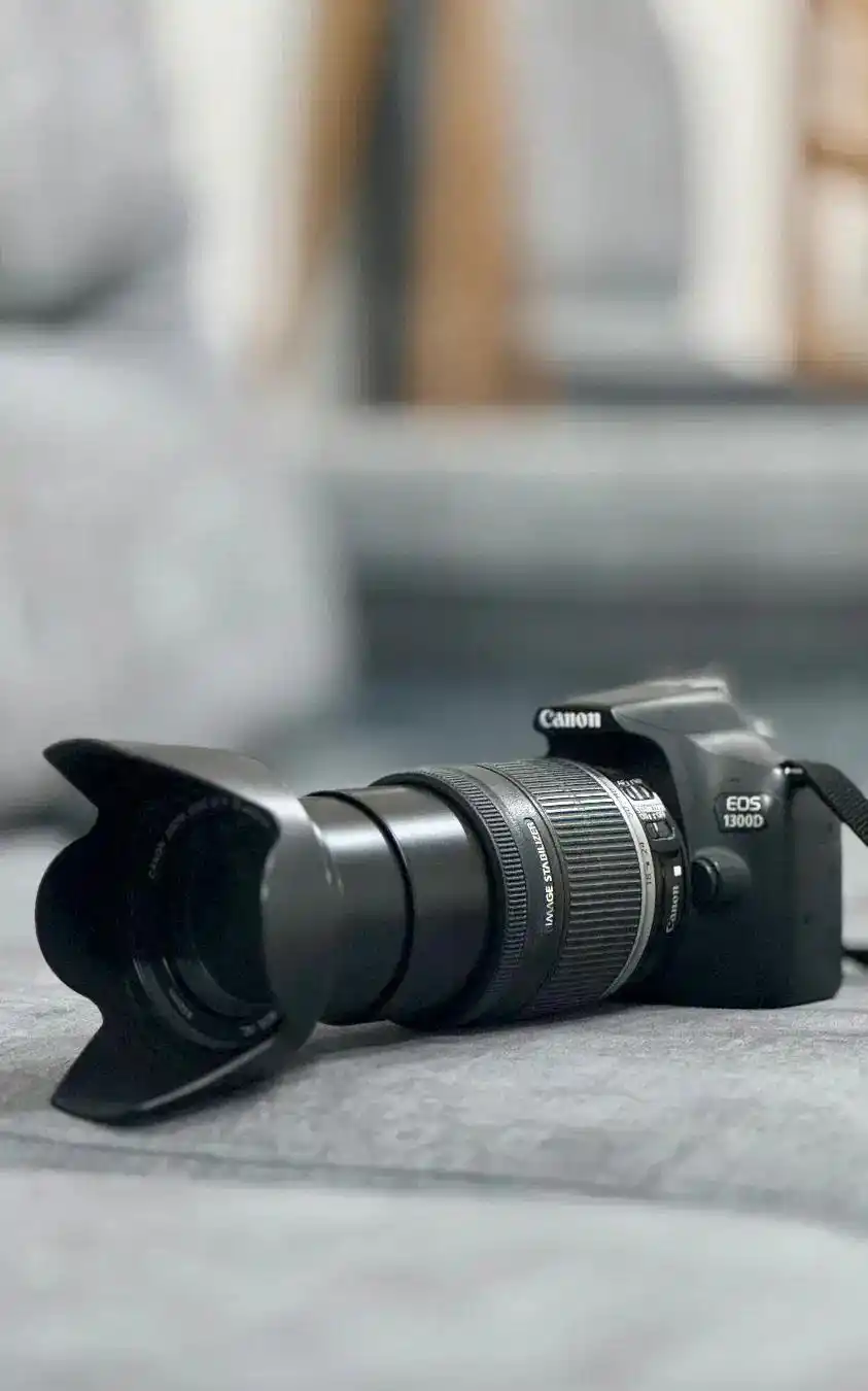 دوربین کنون d1300 همراه با یک لنز ۲۰۰-۱۸ دست دو