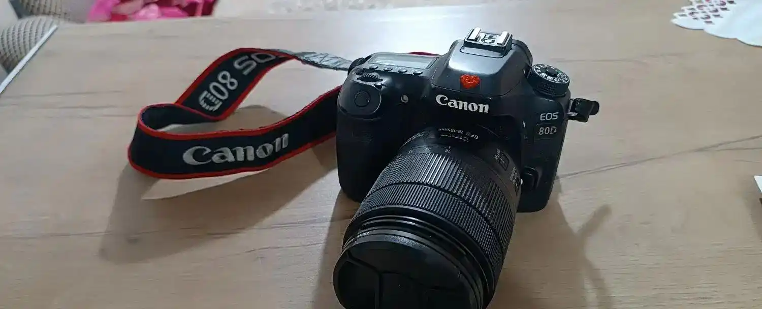 دوربین عکاسی کنون 80D دست دو