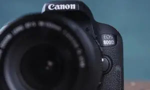 فروش فوری دوربین Canon 800d لنز 18-55 دست دوم