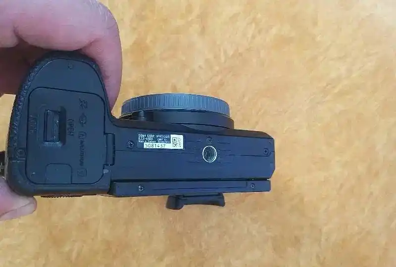 دوربین الفا ۶۵۰۰ سونی a6500alpha دست دو