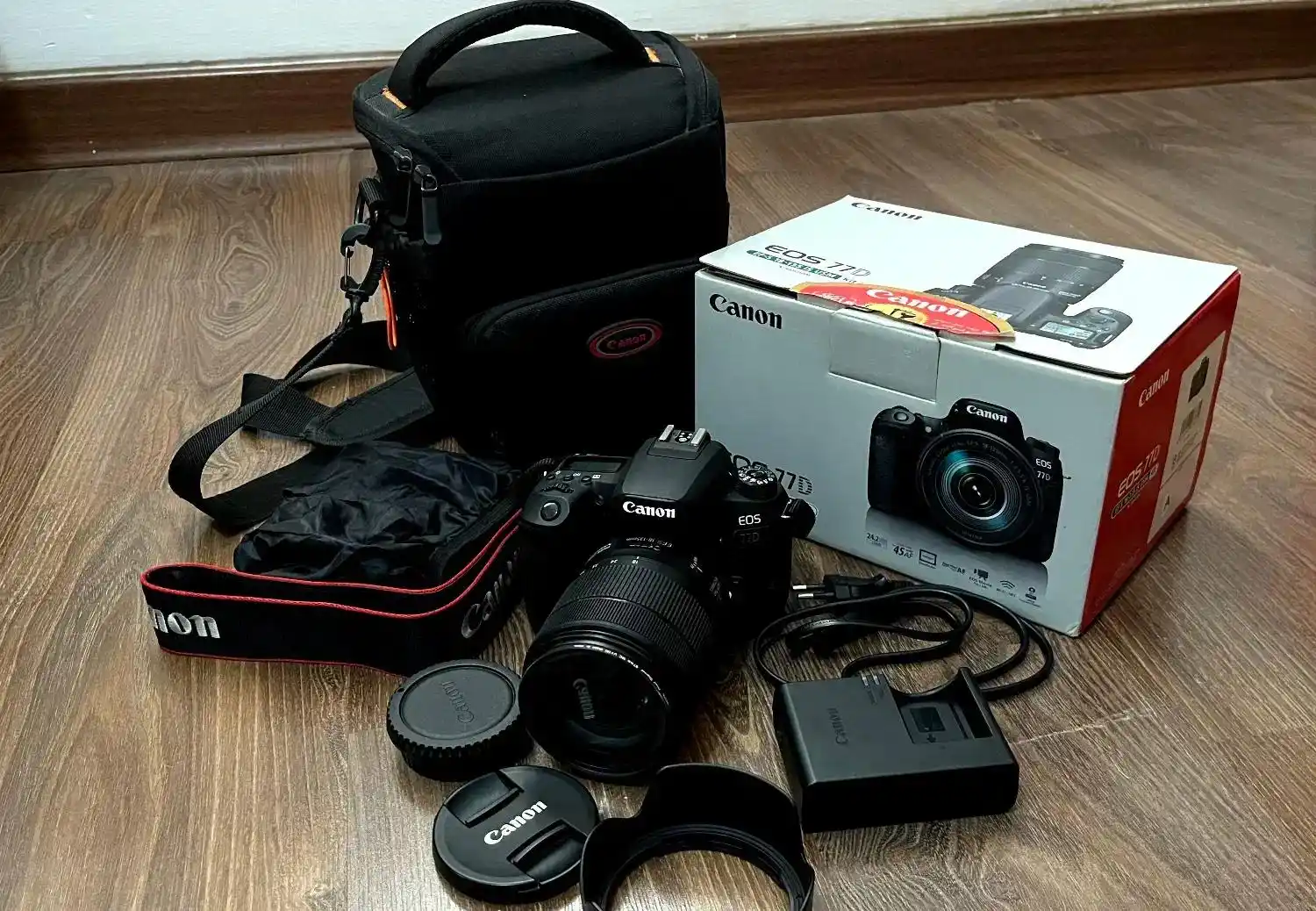 دوربین عکاسی canon 77d با لنز 18-135 دست دو