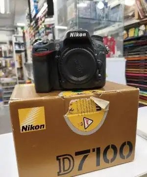 دوربین نیکون d7100 با لنز 50mm f1.4 دست دوم