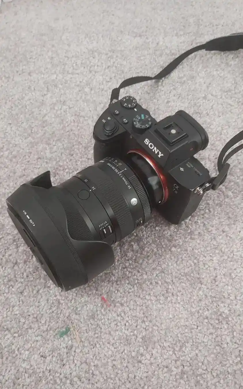 Sony a7lll و لنز سیگما تایپ۲ 24'70 دست دو