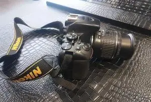 دوربین دیجیتال نیکون Nikon D3500 / وسایل اضافه دست دوم