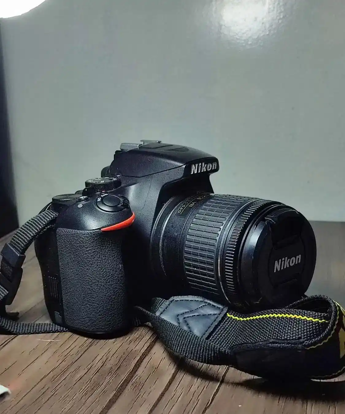 دوربین نیکون d3500 دست دو