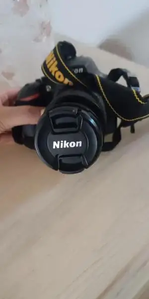 دوربین دیجیتال نیکون Nikon D3500 / وسایل اضافه دست دوم