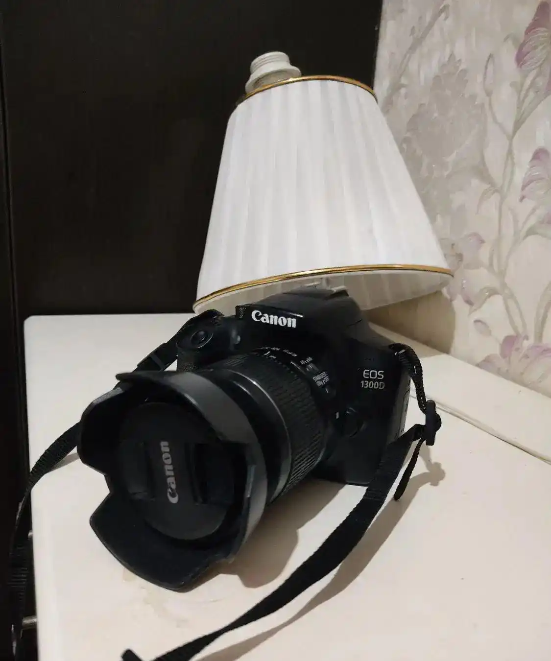 دوربین کنون 1300D دست دو