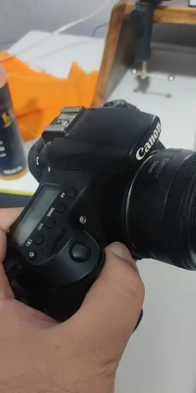 دوربین کنون 60D کم کارکرد + لنز ۱۸-۵۵ دست دو