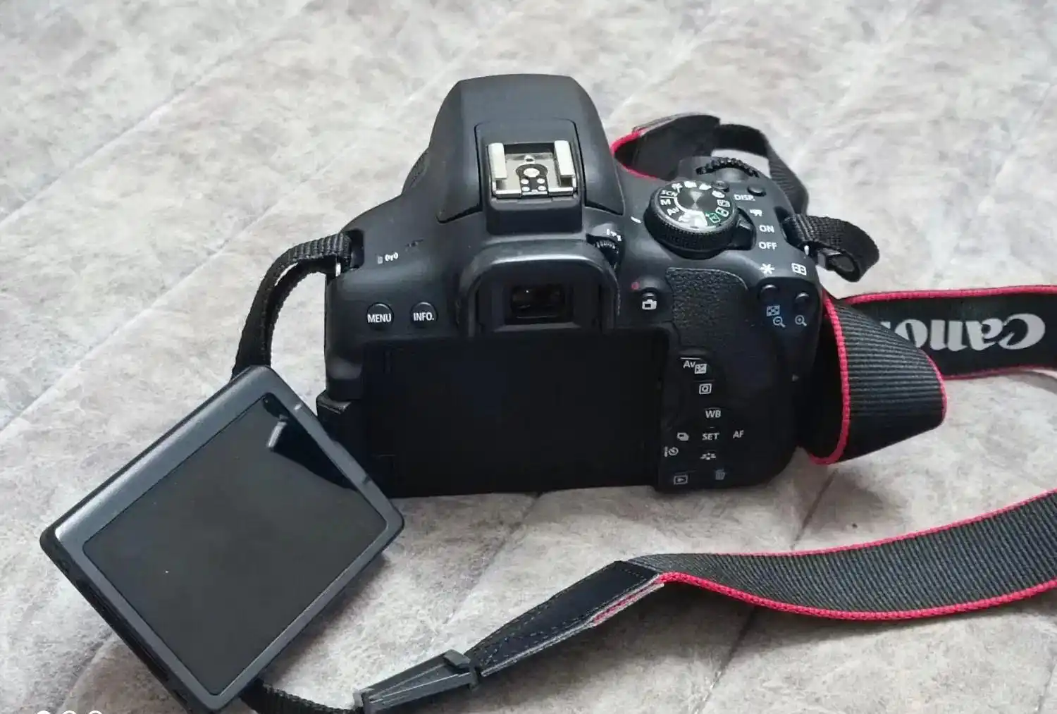 دوربین canon 750d دست دو