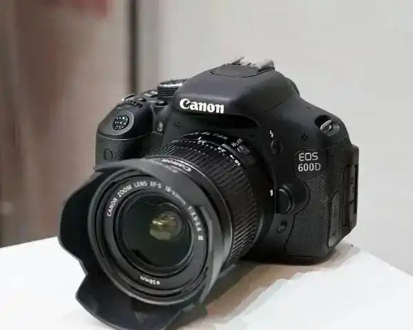 دوربین ۶۰۰d دست دو