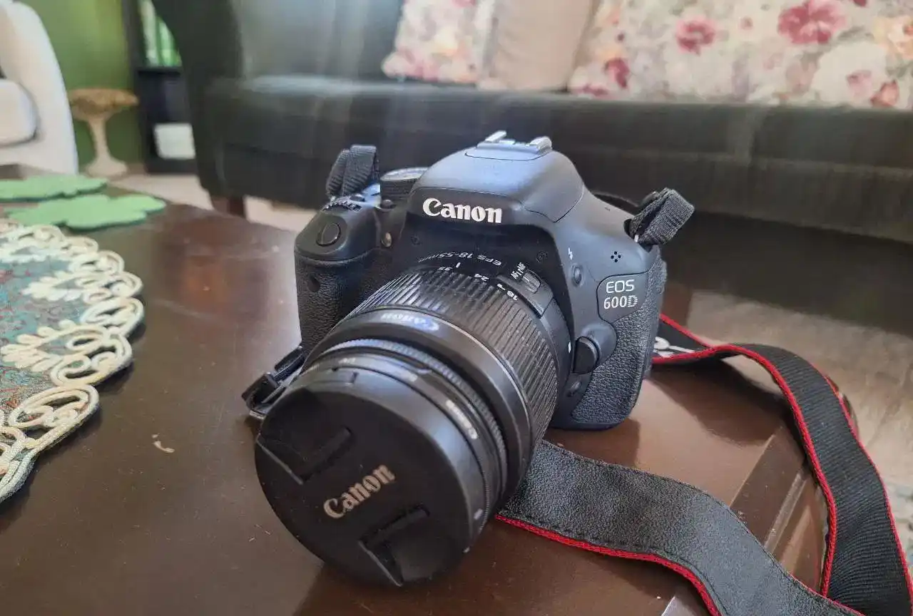 دوربین کنون  canon 600D بهمراه لنز 55-18 دست دو