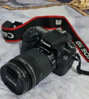 دوربین canon 70D صحیح و سالم دست دوم