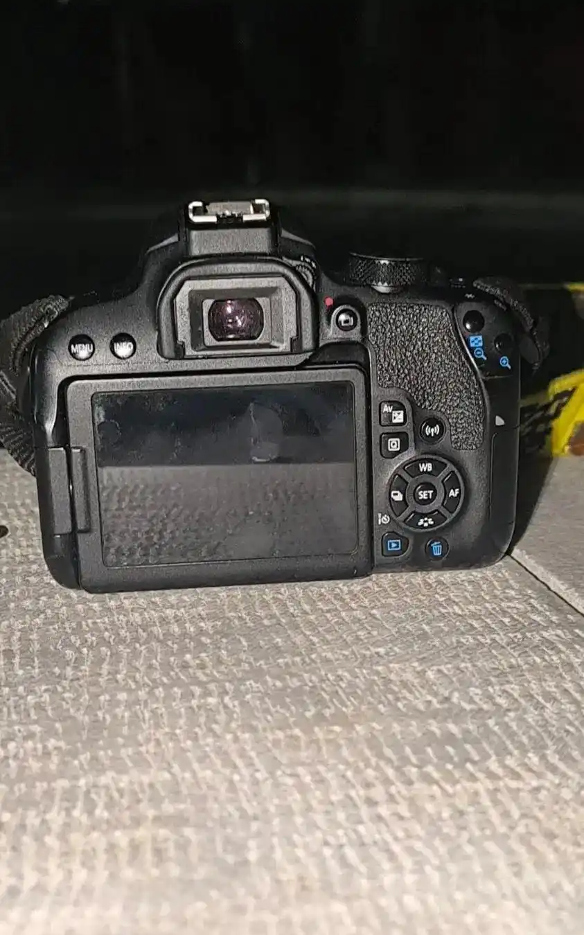 دوربین عکاسی 800Dکنون دست دو