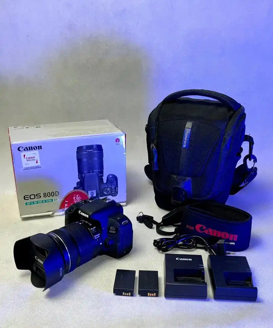 دوربین کانن 800d لنز 135-18 دست دو