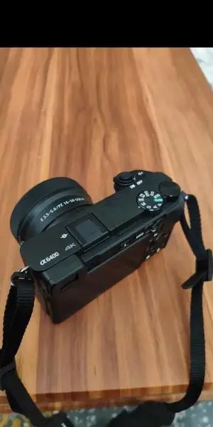 دوربین سونی a6400 با لنز ۱۸ـ۱۳۵ دست دوم