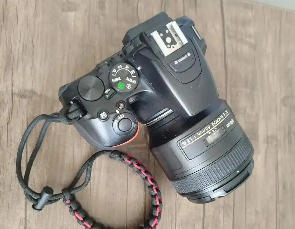 دوربین نیکون d5600  با لنز 85mm دست دو
