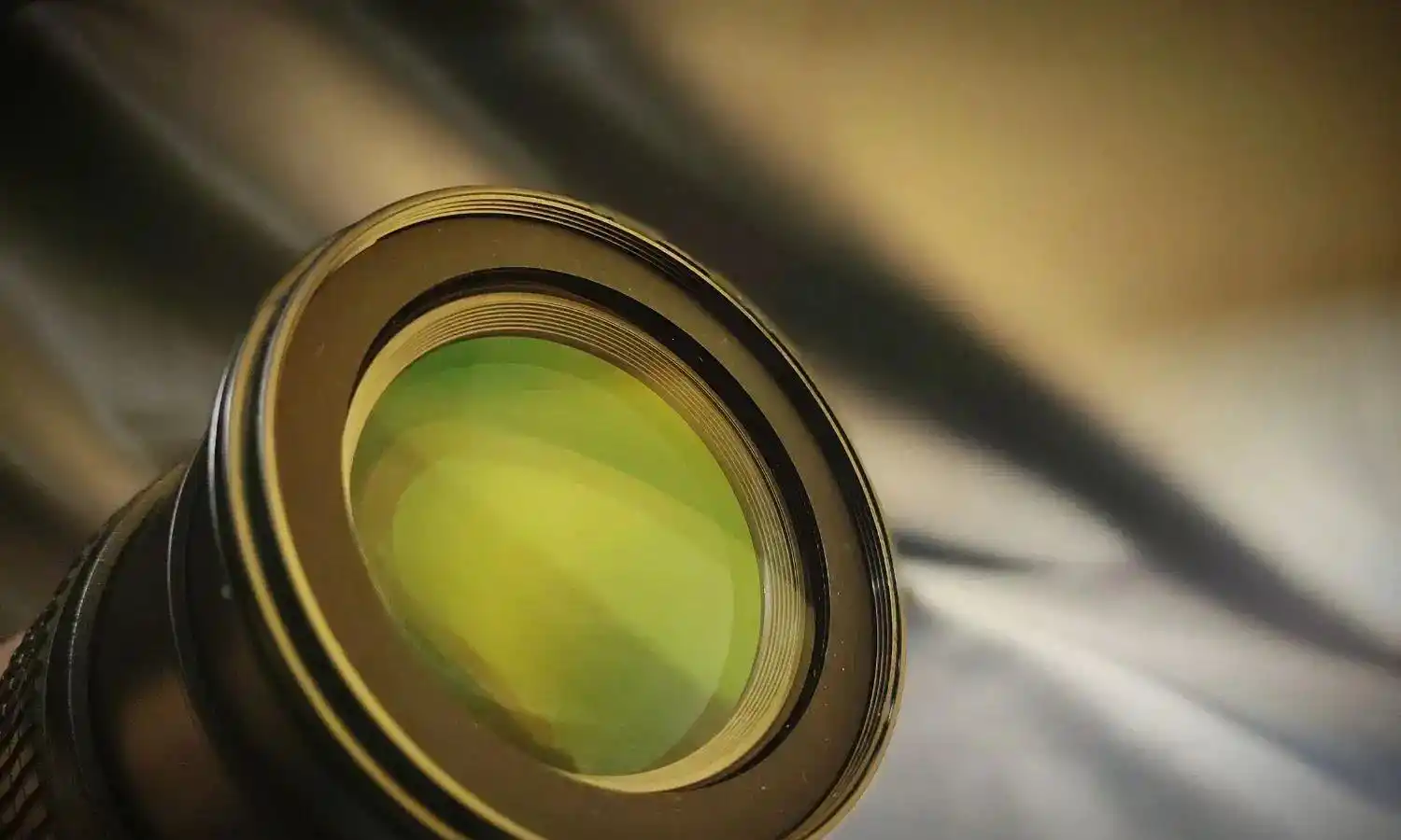 لنز بی‌نظیر نیکون 105-18 Nikon برای دوربین عکاسی دست دو