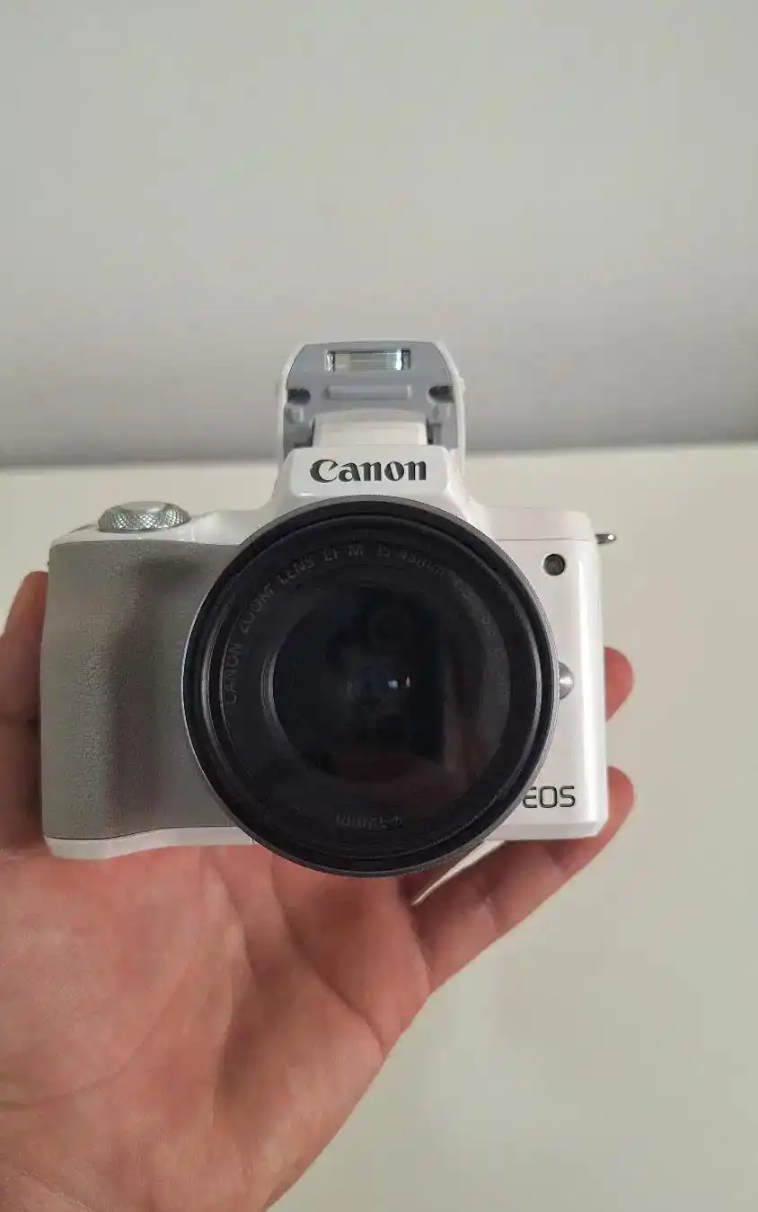 دوربین Canon M50 دست دو