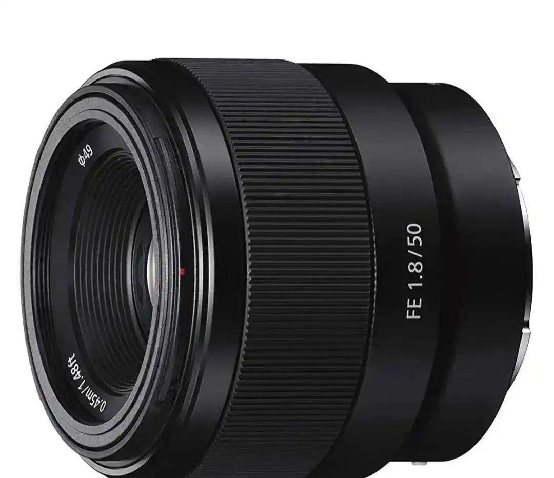 لنز دوربین سونی مدل f 1.8  50mm دست دو