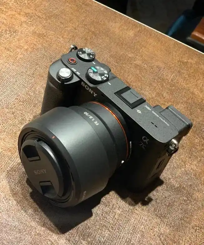 دوربین سونی الفا sony a7c به همراه لنز دست دو