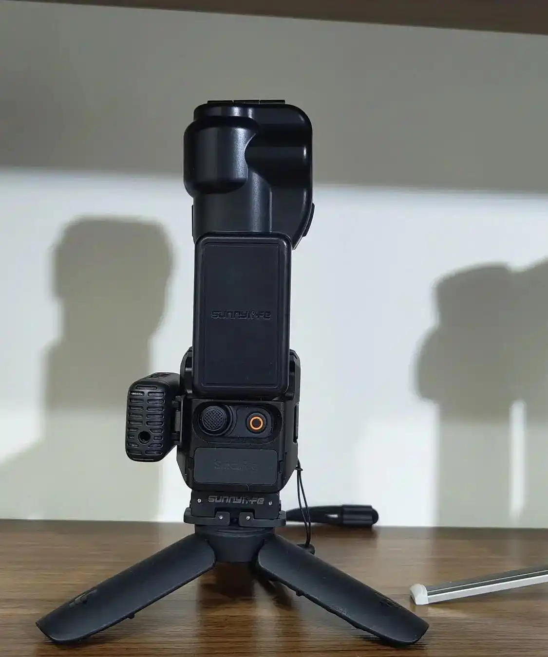 دوربین DJI Osmo Pocket 3 Creator Combo دست دو