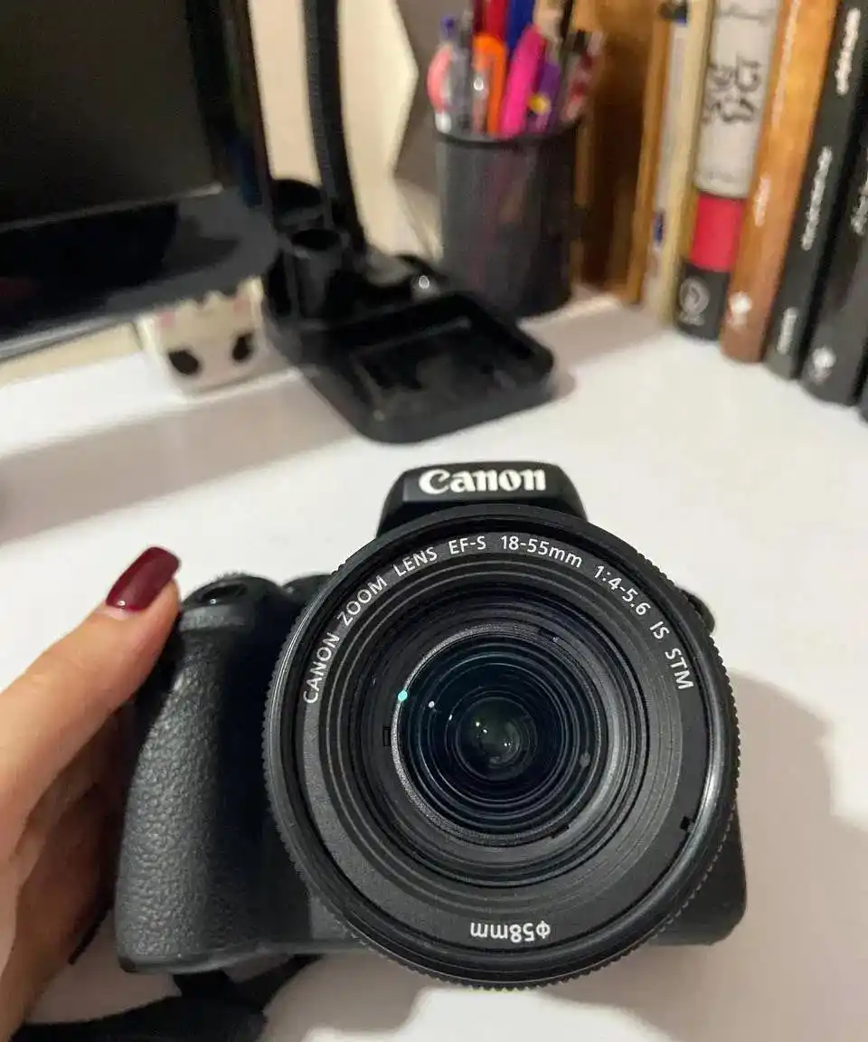 دوربین کنون 800D با لنزِ 18.55 دست دو