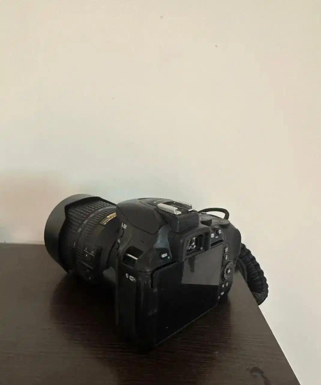 دوربین d5600 دست دو
