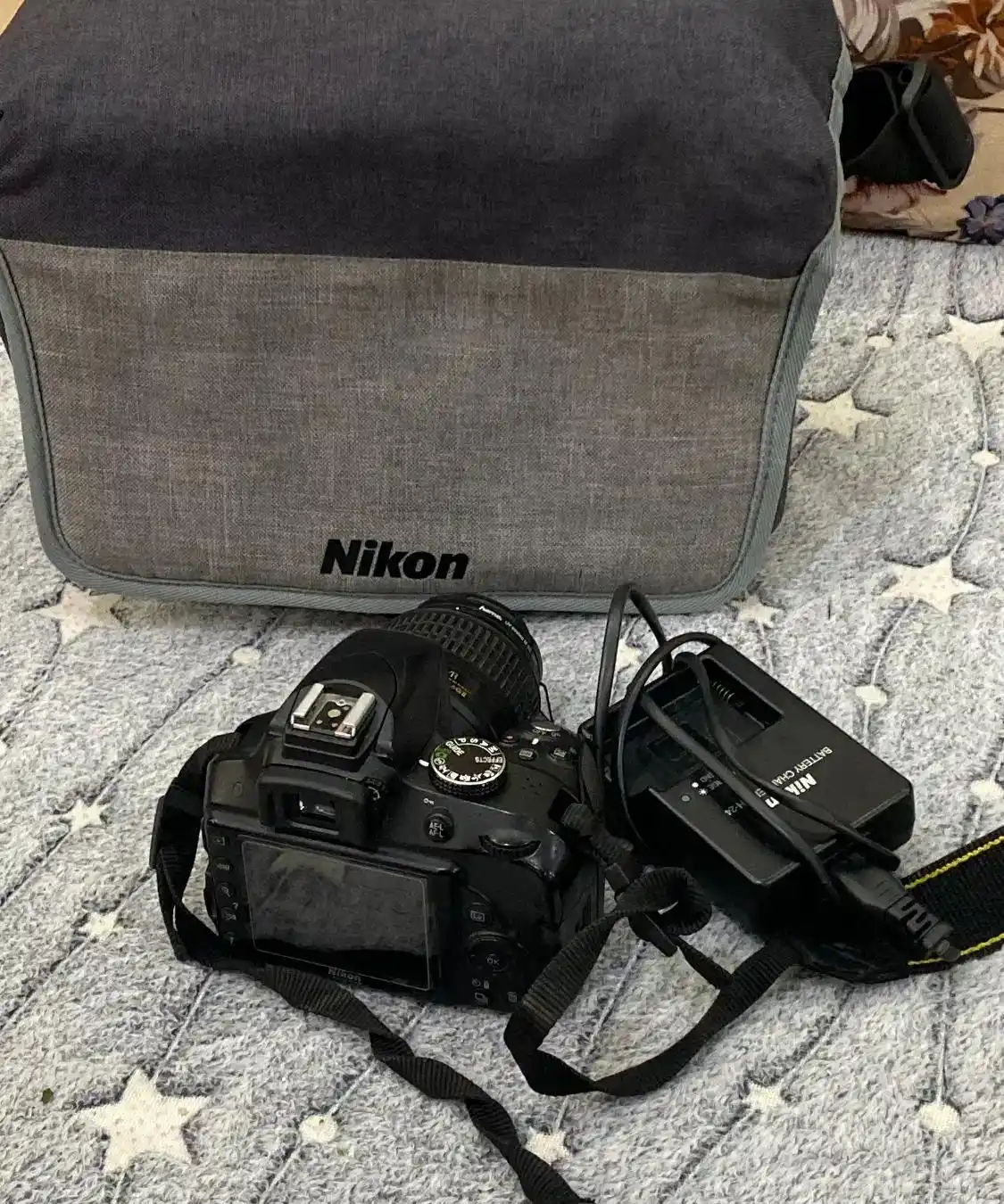 دوربینNikon3300d دست دو