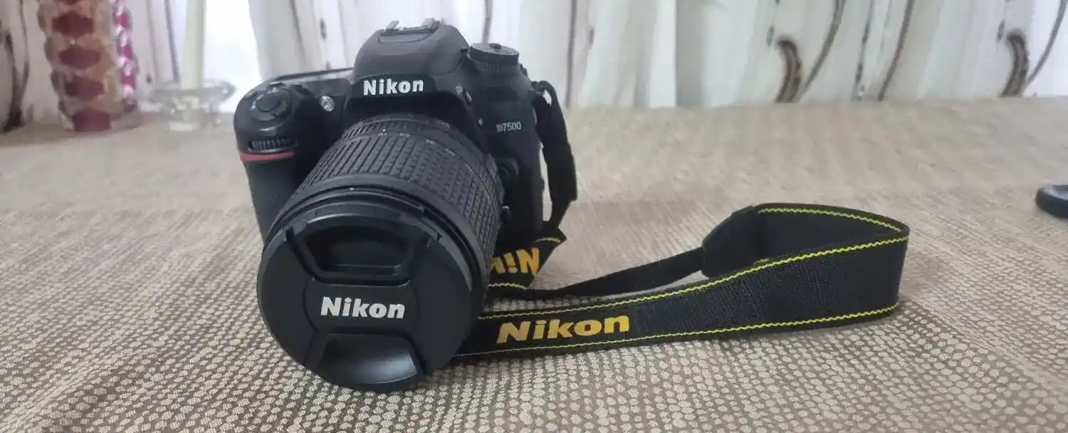 نیکون D7500 زیر ۵۰۰۰شات دست دو