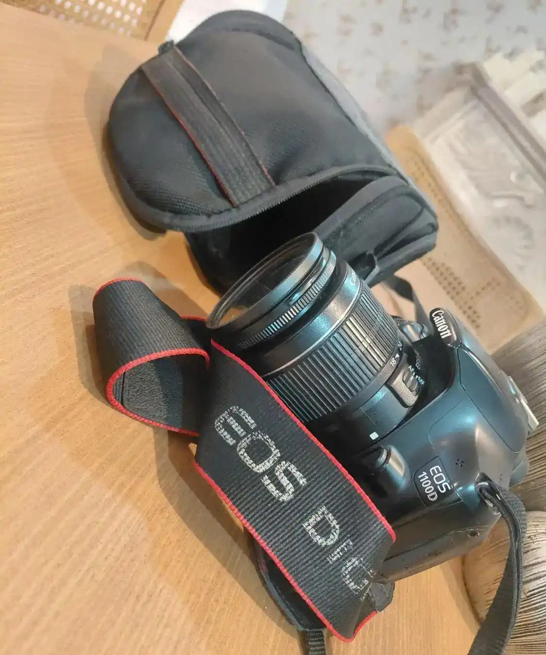 دوربینcanon1100D دست دو