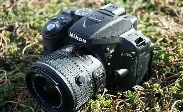 دوربین نیکونd5300 شخصی دست دو