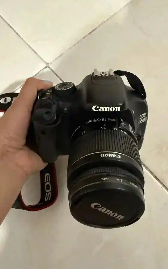 دوربین حرفه ای کنون ‌D550 دست دو