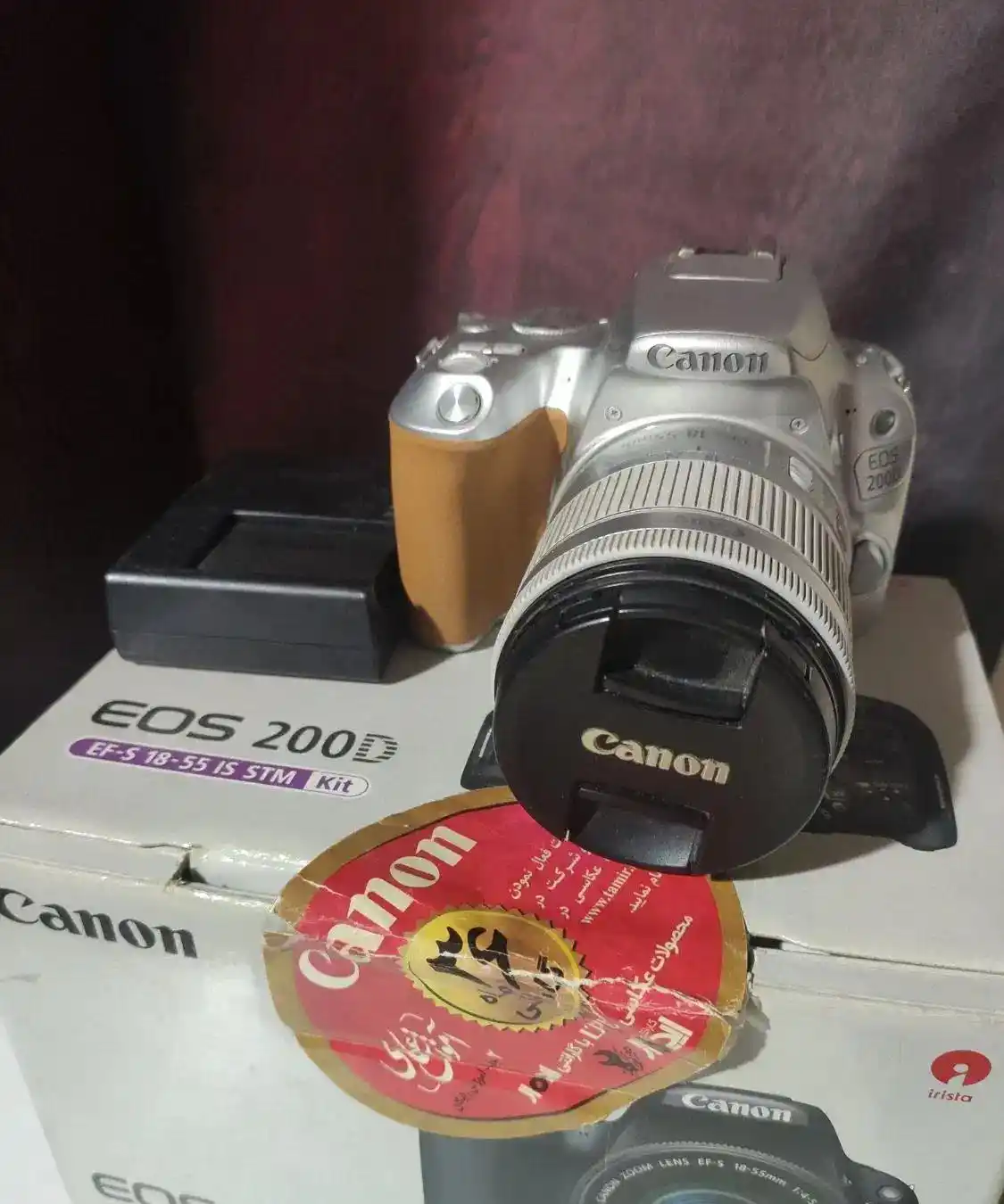 دوربین  canon 200d دست دو