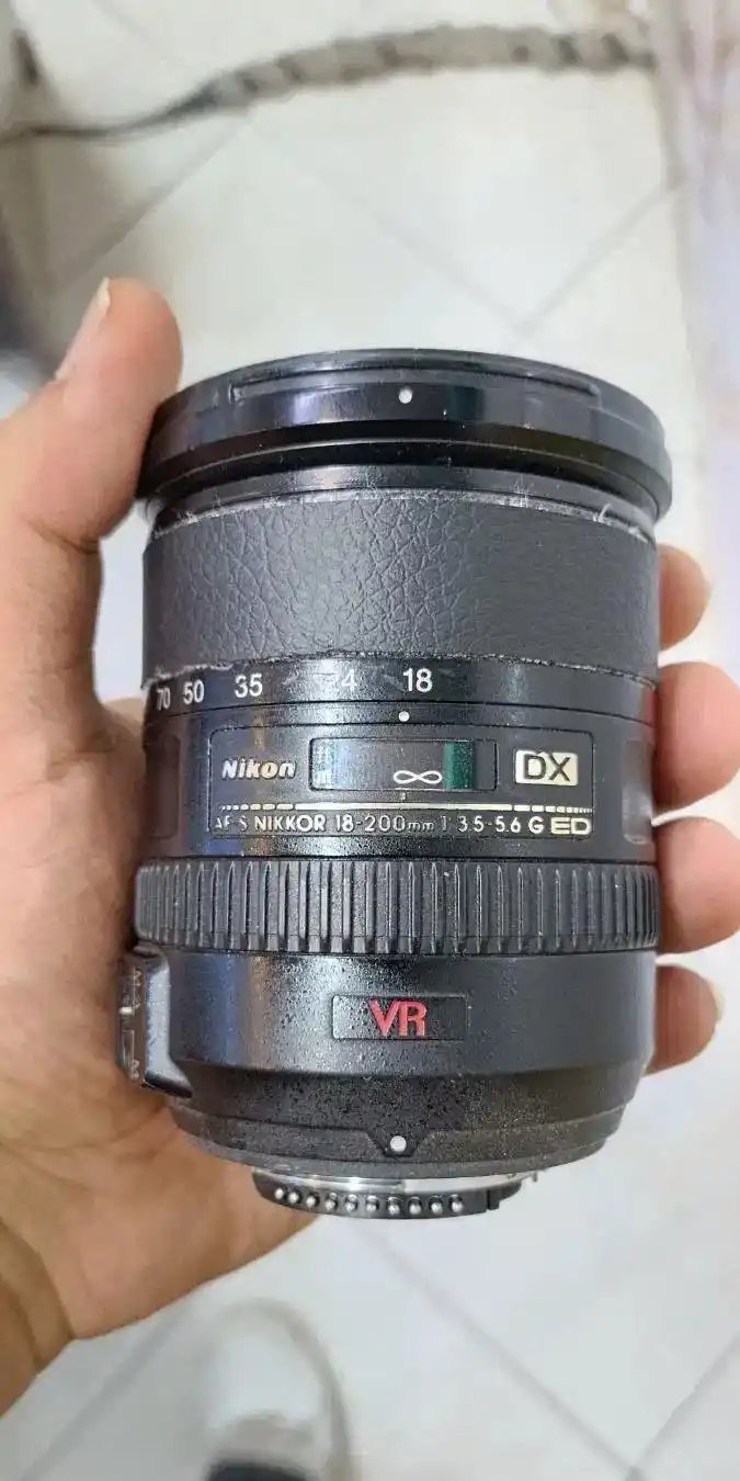 لنز 200-18 nikon دست دو