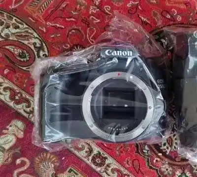 دوربین 250d دست دو