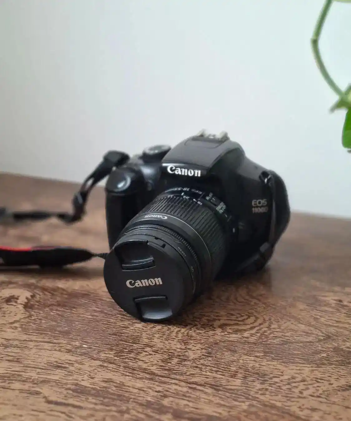 canon 1100D دست دو
