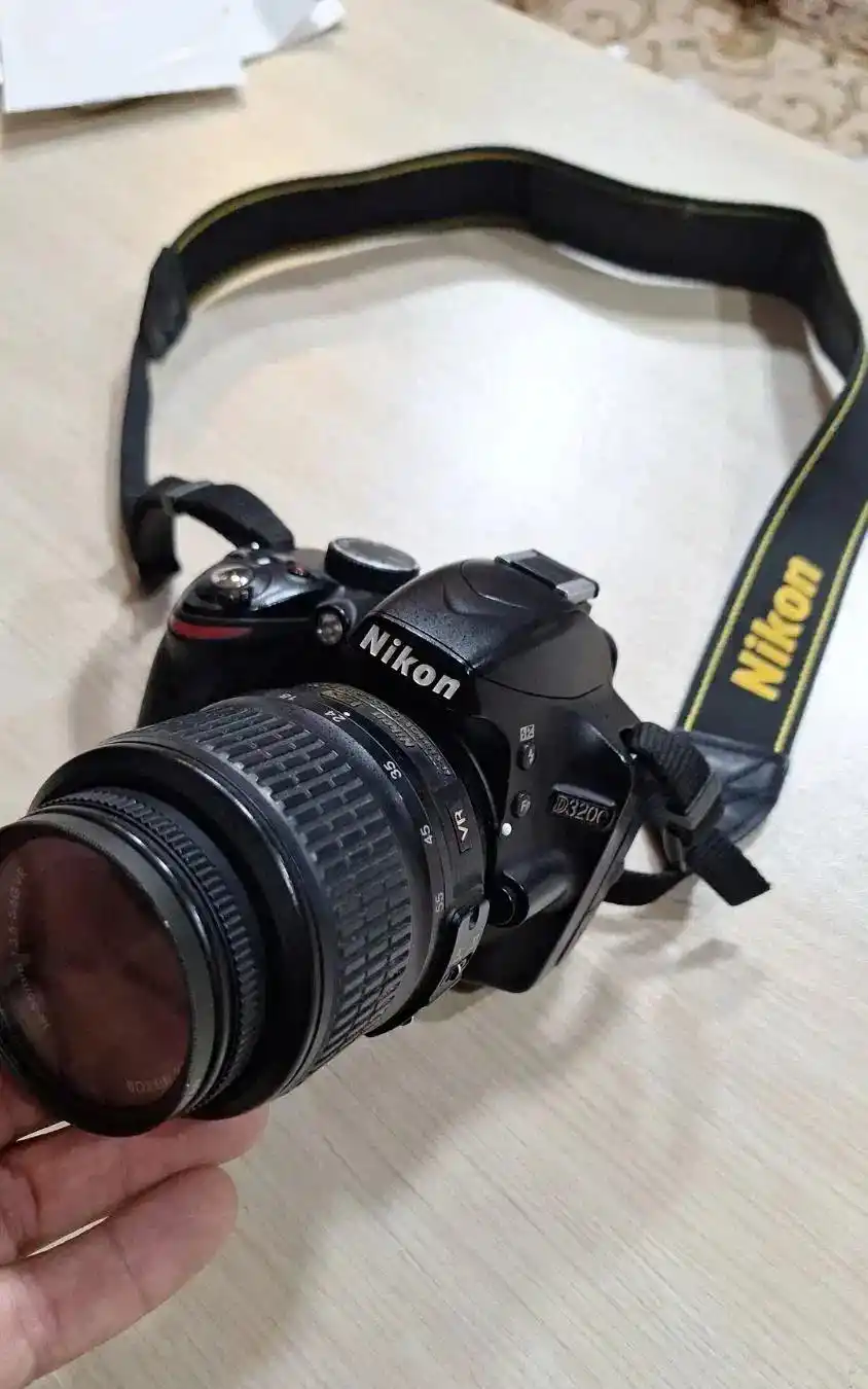 دوربین نیکون D3200 دست دو