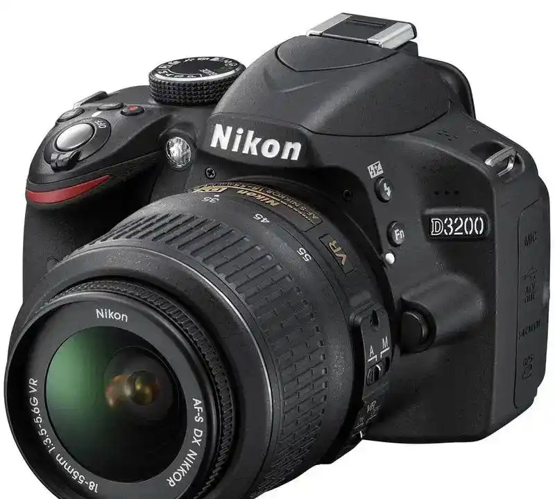 دوربین Nikon 3200D دست دو