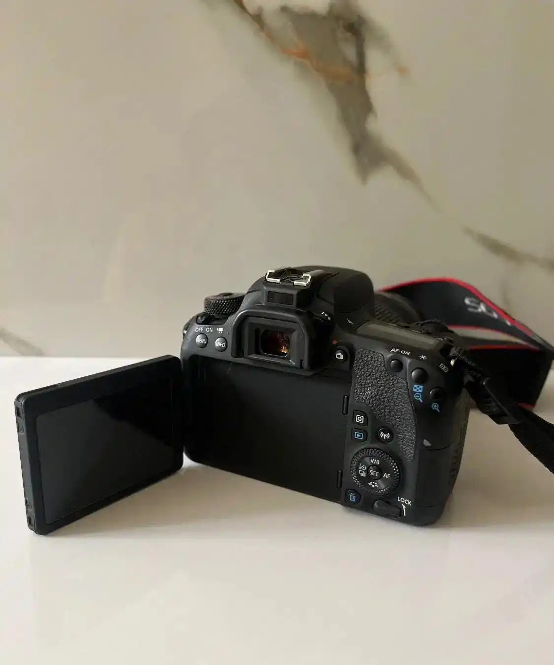 دوربین canon77d دست دو