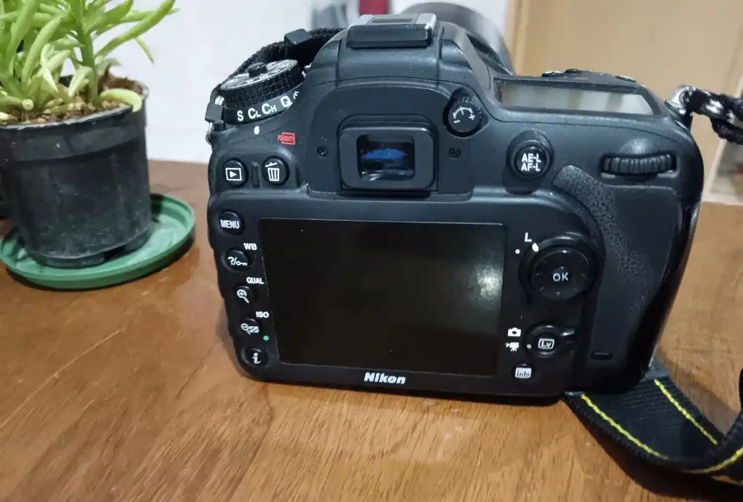 دوربین نیکون d7100 همراه با جعبه و لنز دست دو