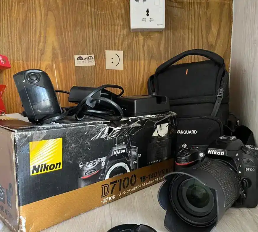 دوربین نیکون d7100 دست دو