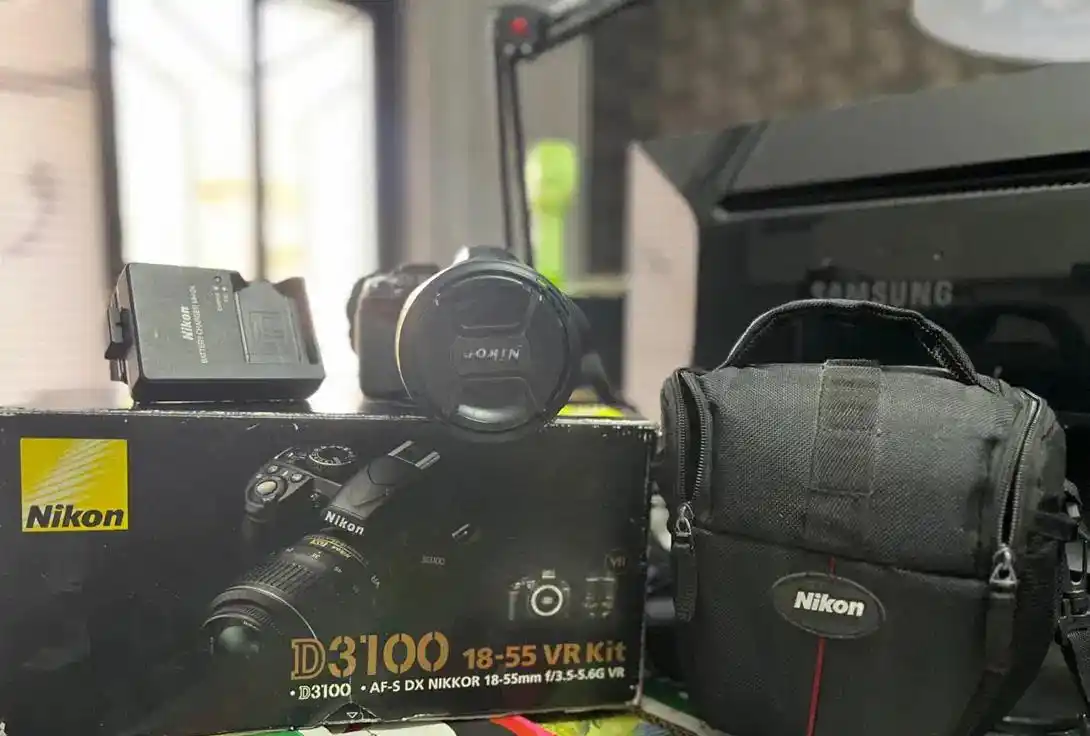 دوربین dslr نیکون مدل D3100 دست دو