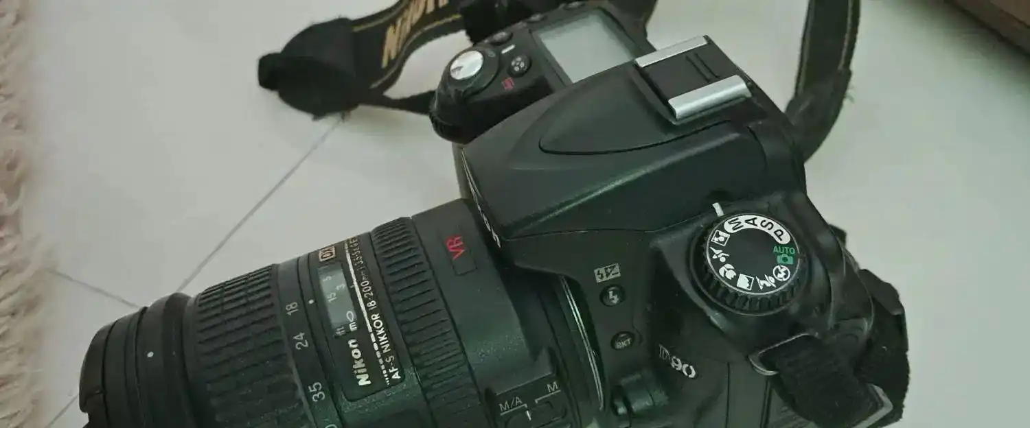 دوربین عکاسی حرفه ای Nikon D90 دست دو