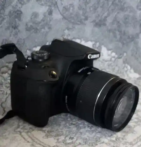 دوربینcanon2000D دست دو